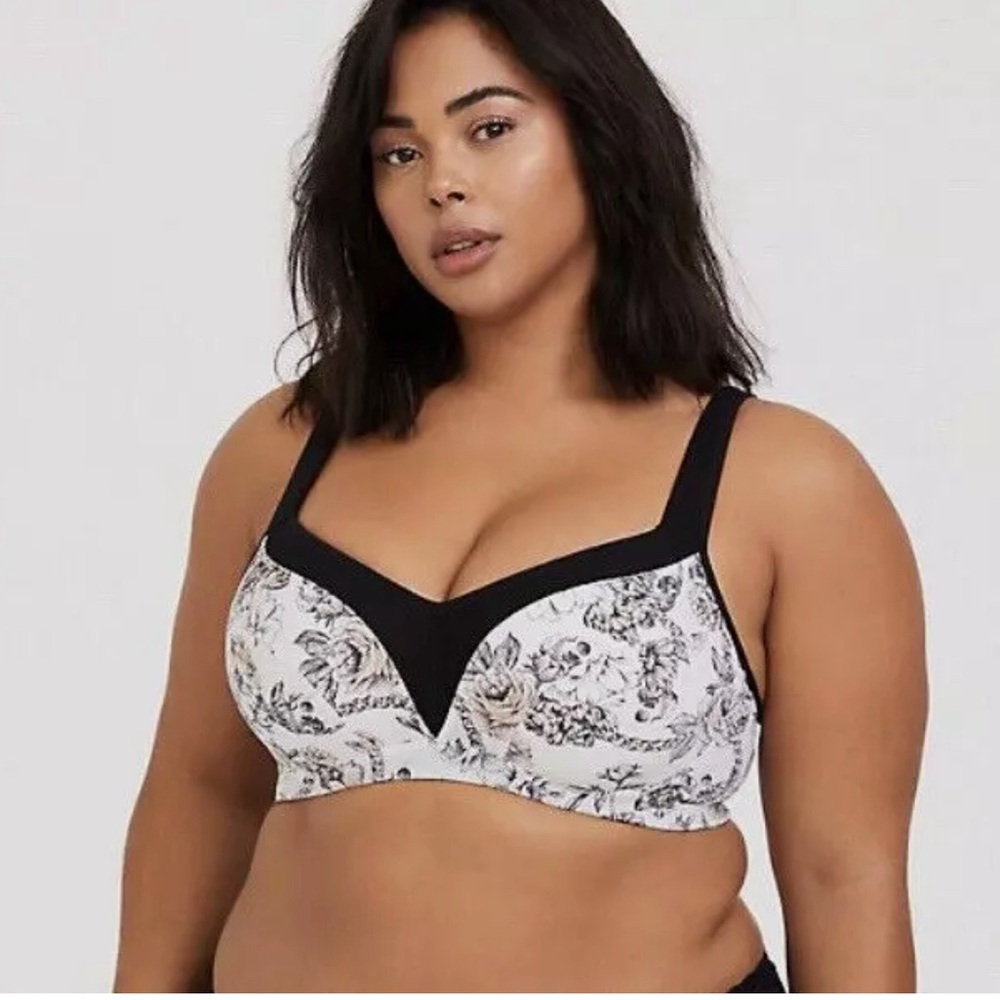Torrid White Skull Floral & Black Lightly Lined Underwire Sports Bra 44D (NWT)